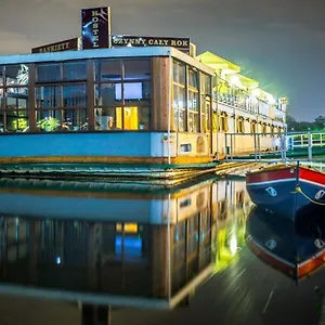  Ostello The Boat - Hostel&chill